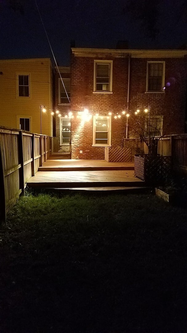 Building Photo - Large 2 Story House, Large Fenced In Yard, Wood Floors, Central Air, Quiet Community