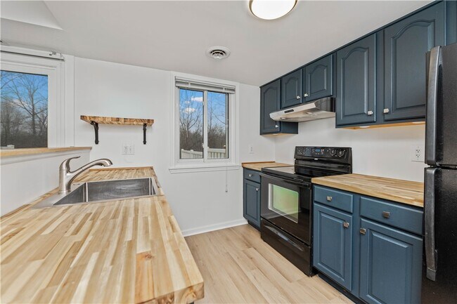 Building Photo - 154 Norwich Dr