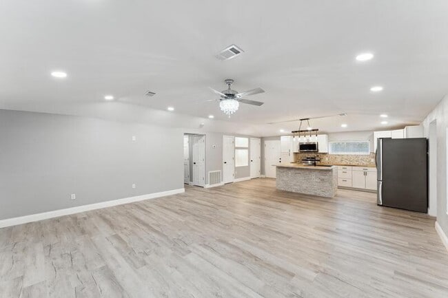 Building Photo - 8576 E B Cooper Hwy