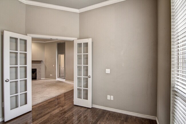 Building Photo - Spacious 3 bedroom/ Study -2264 sq ft.- Edmond Schools - Close to Quail Springs and Chisholm Cree...