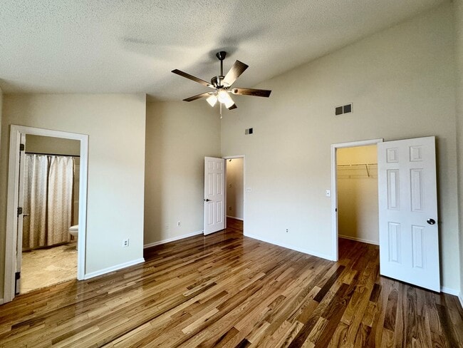 Building Photo - 4-Bedroom Home in Rock Creek Available NOW...