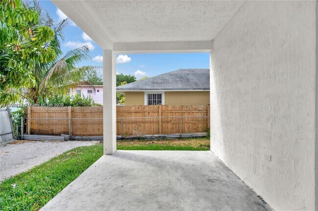 Building Photo - 6323 NW 1st Pl
