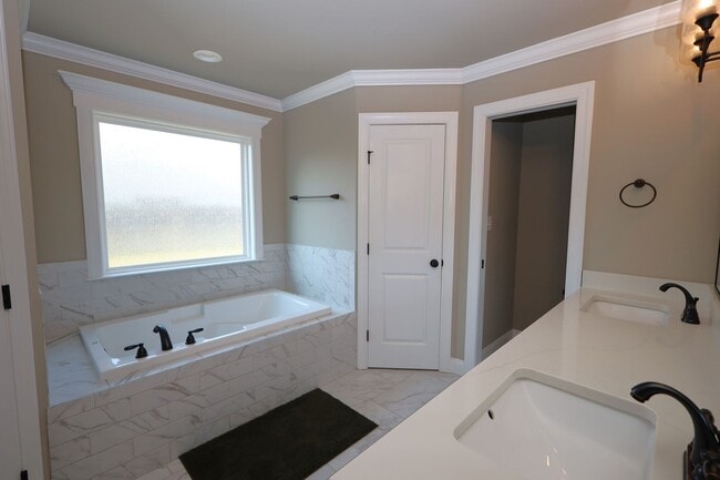 Building Photo - 124 Floyd Mcneal Dr