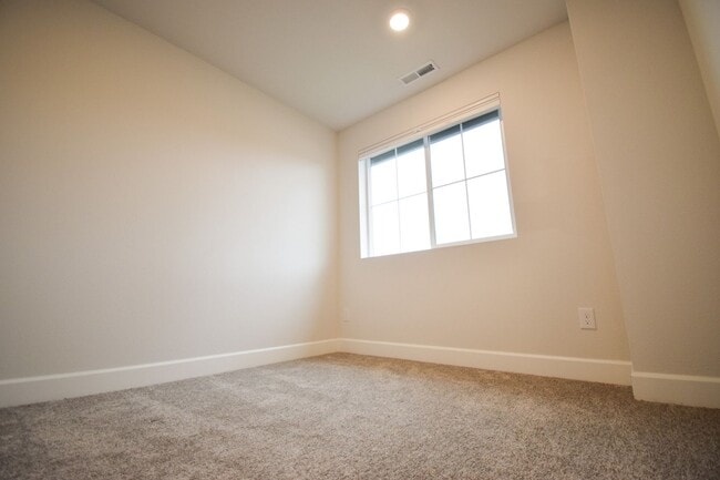 Building Photo - Beautiful 4 Bedroom 3.5 BA Home! Mother in Law Suite, Attached Garage & Top floor Bonus Room!