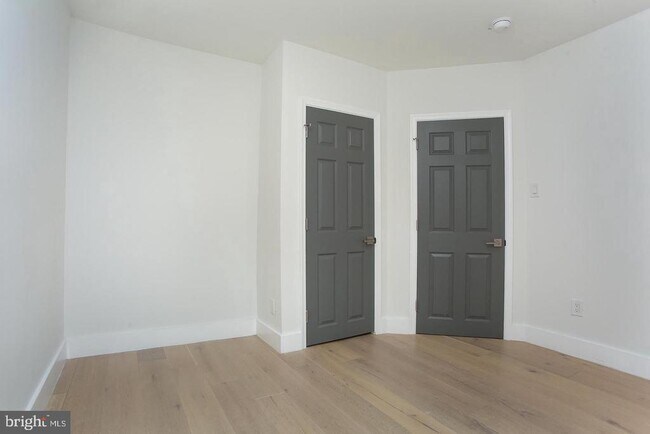 Building Photo - 5844 Fernwood St