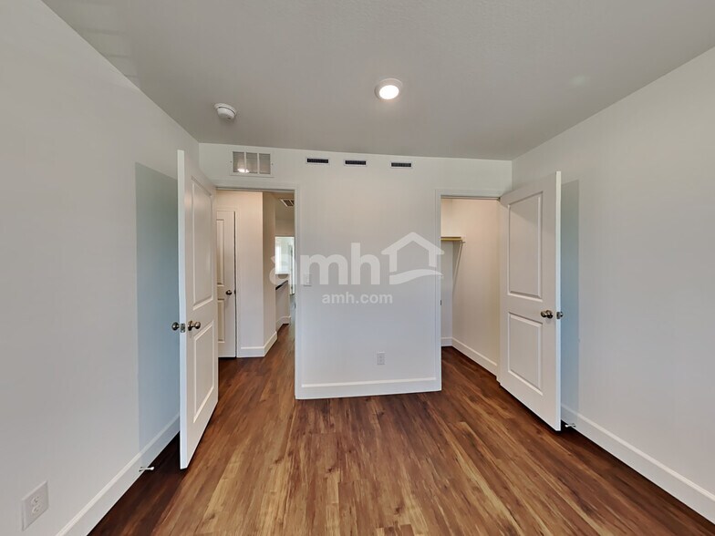 Building Photo - 8817 Tiger Tooth Ave