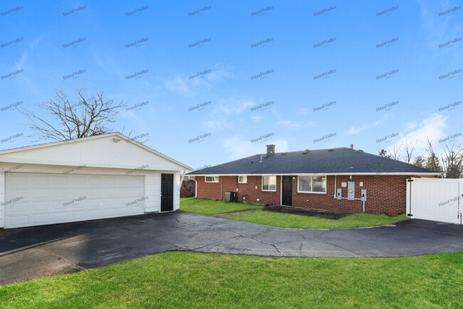 Building Photo - 5806 Resik Dr