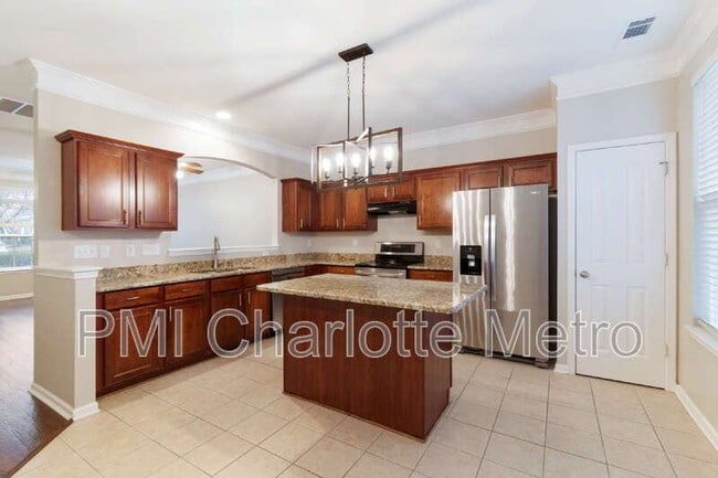 Building Photo - 9344 Greenheather Dr