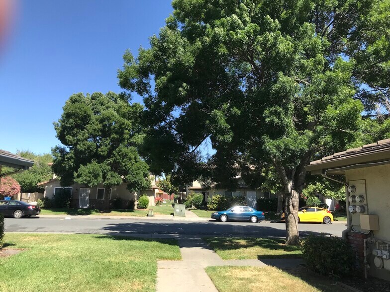 Building Photo - 2118 Peppertree Way