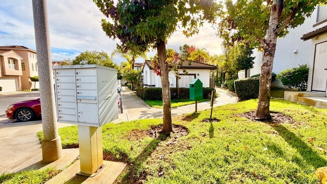 Building Photo - Bright & Lovely Two Story Townhome in the VistaMonte at San Luis Rey HOA Community of Oceanside!