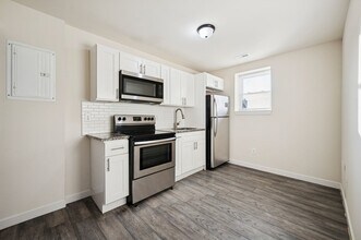 Building Photo - 876 Wynnewood Rd