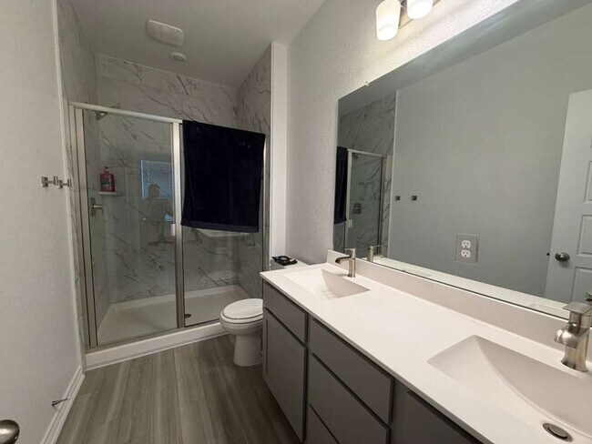 Building Photo - Move-In Ready 3 Bedroom + Flex Room in Prime 78245 Location