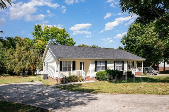 Building Photo - 1348 Hillside Dr