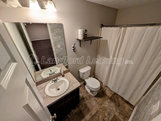 Building Photo - Stunning 5-Bedroom Home in Northpointe Estates with Finished Basement