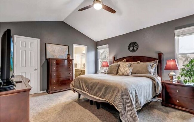 Building Photo - Gorgeous home in Littleton!