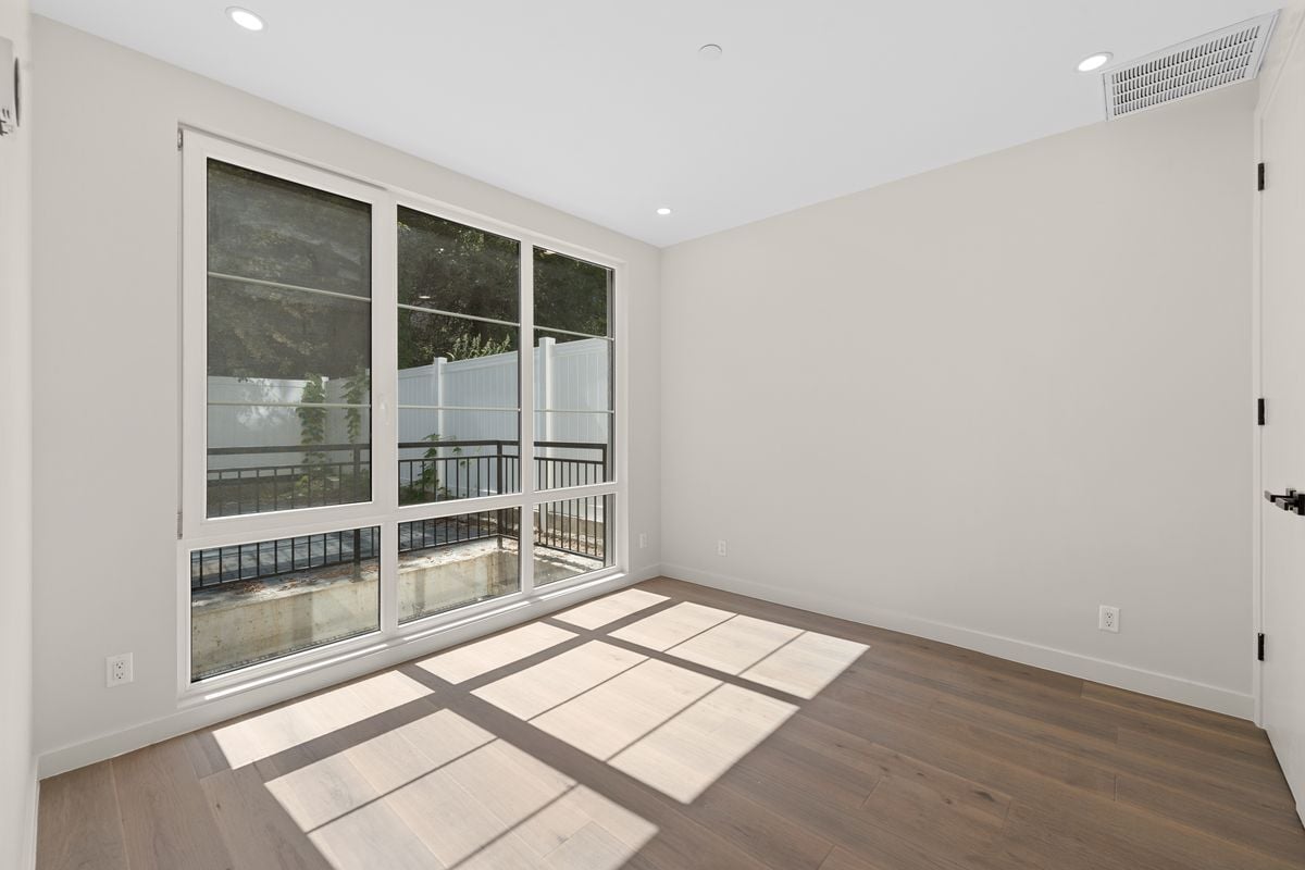 Building Photo - 310 Fenimore St