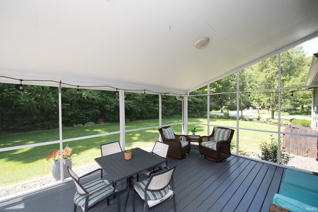 Building Photo - 3801 W Capilano Dr