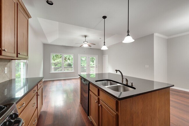 Building Photo - 902 Catlow Ct
