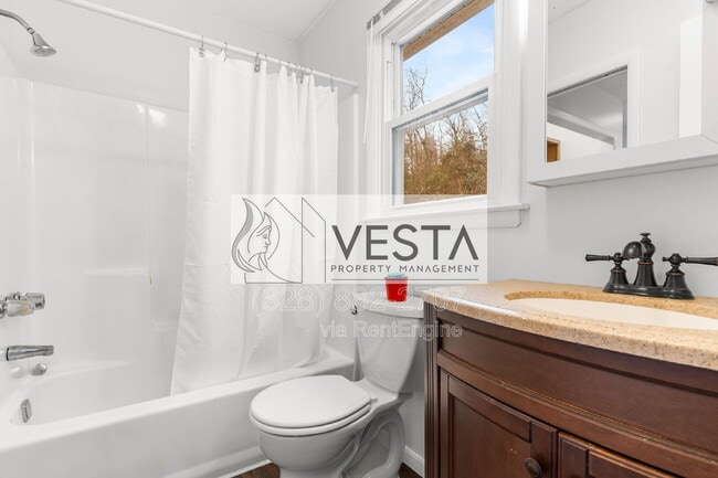 Building Photo - 220 Meredith Lp