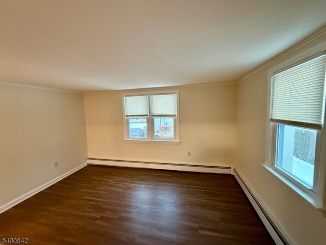 Building Photo - 10 Clover Pl