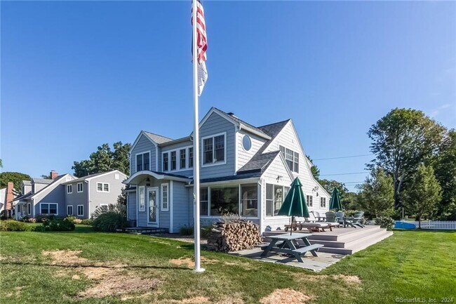 Building Photo - 140 Overshore Dr E