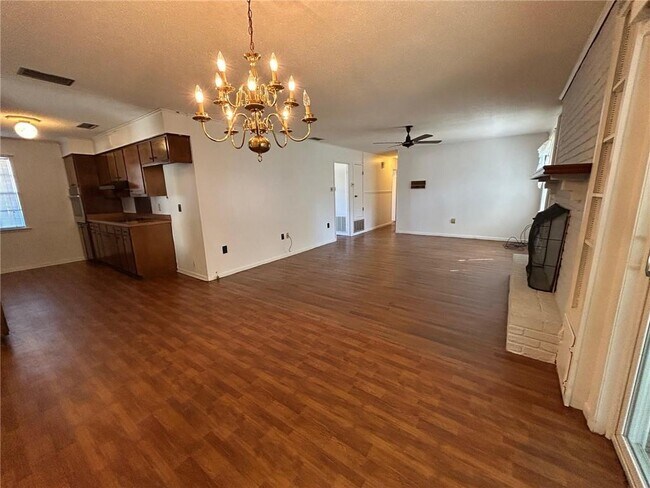 Building Photo - 5359 Emmett Dr