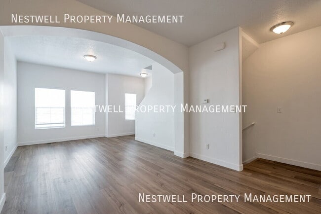 Building Photo - 637 E 380 N