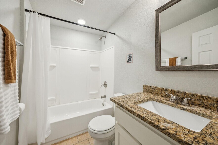 Building Photo - 2737 Purington Ave