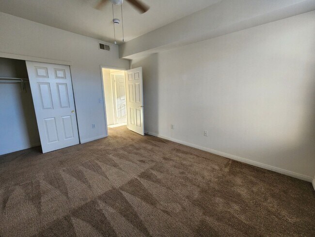 Building Photo - 231 W Horizon Ridge Pkwy