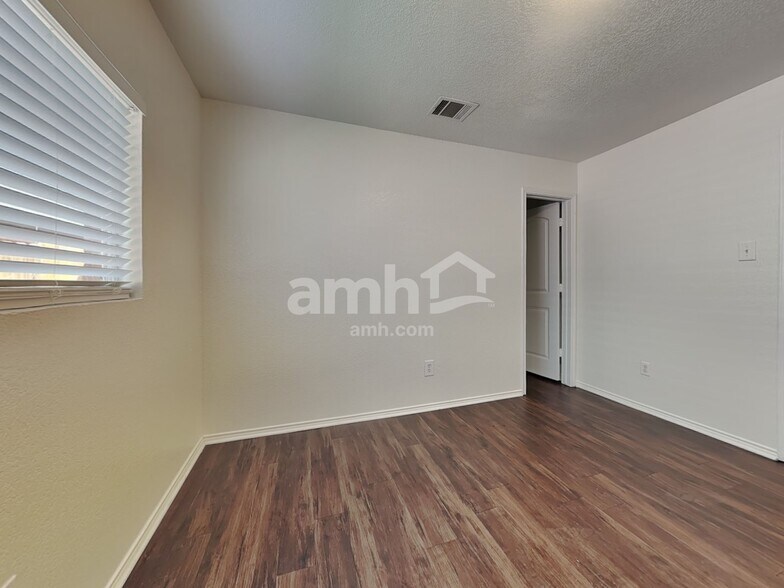 Building Photo - 8528 Hawkview Dr