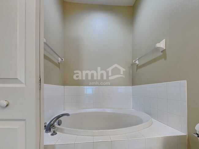 Building Photo - 9820 Jasmine Brook Cir