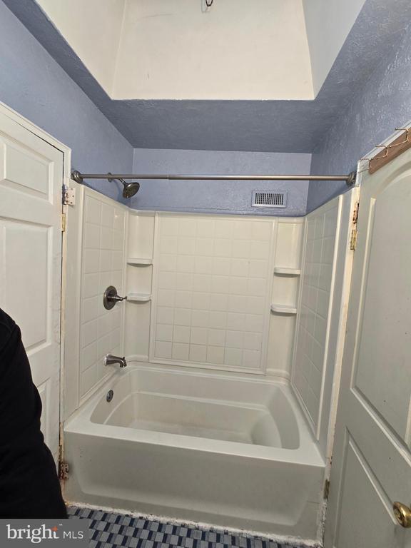 Building Photo - 8729 Ditman St