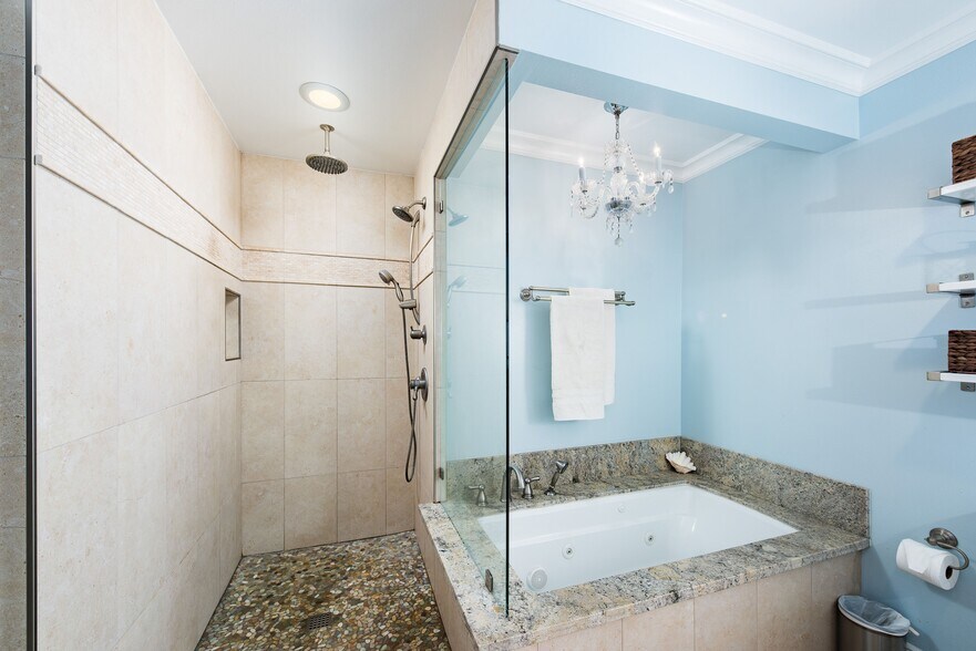 Master bathroom - 3179 Sicily Ave