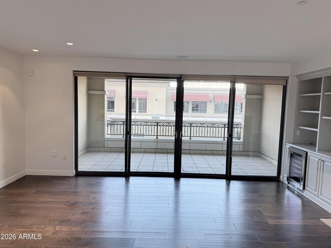 Building Photo - 7181 E Camelback Rd