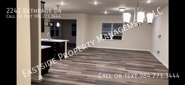 Building Photo - 2242 Bethpage Dr