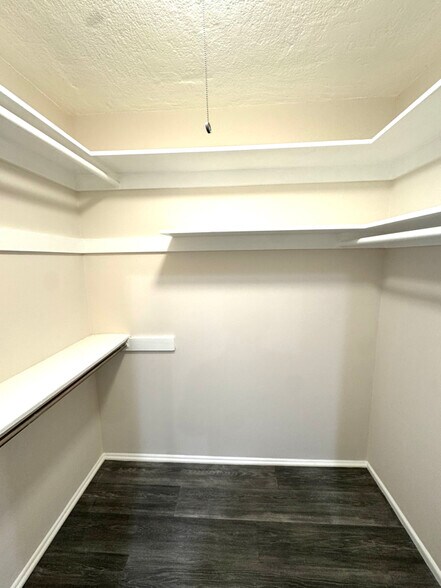 Building Photo - 600 E Harvard Rd