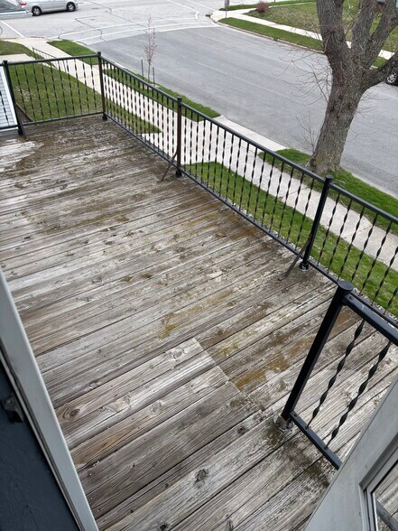 Balcony - 812 Swift Ave