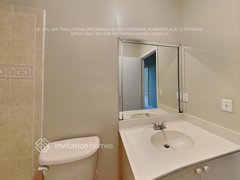 Building Photo - 5851 SW 163rd Pl