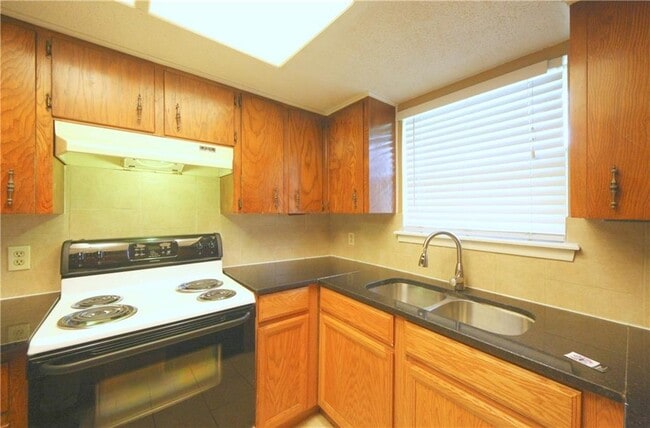 Building Photo - 12313 Willow Wild Dr