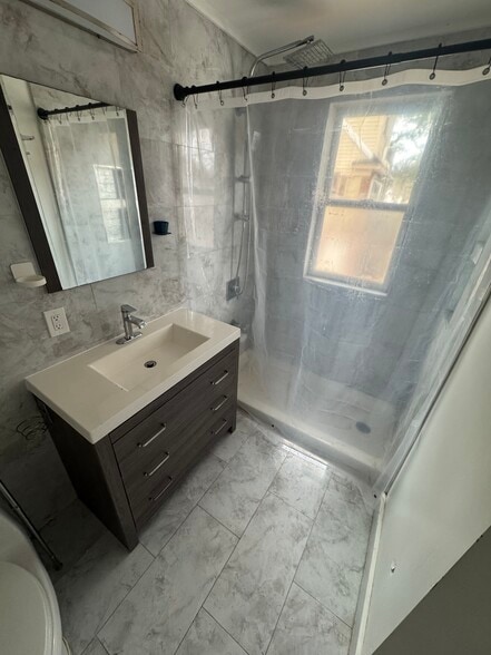 Building Photo - 33 Park Ave