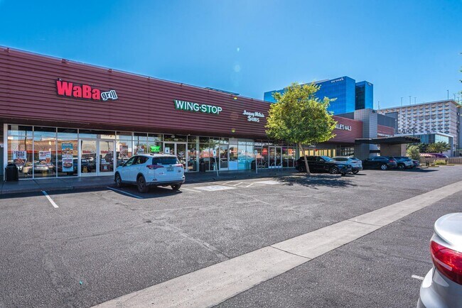 Building Photo - 945 E Playa Del Norte Dr