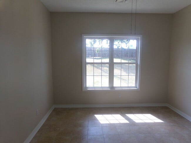 Building Photo - 901 Cook St