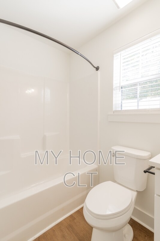 Building Photo - 404 Kirby Dr