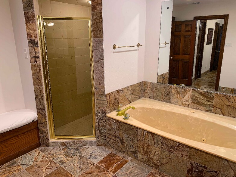 Building Photo - 37 Pamela Ln