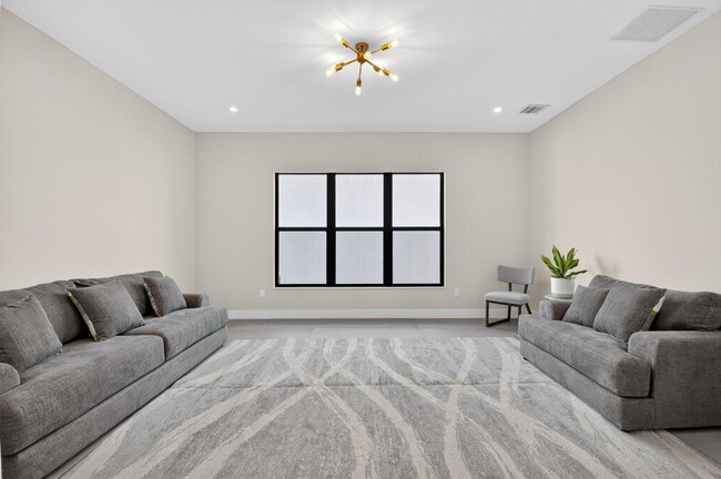 Building Photo - 8521 Ganton Dr