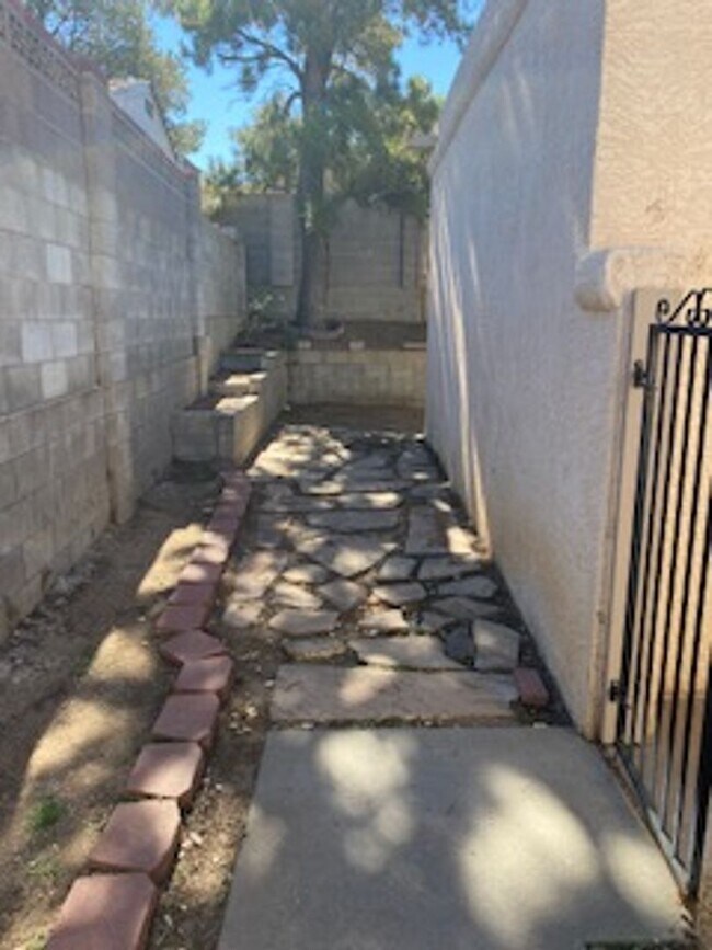 Building Photo - 12240 Menaul Blvd NE