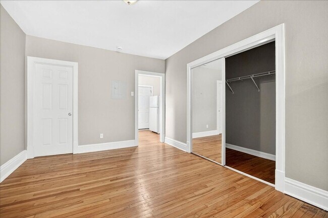 Building Photo - Stu-Stu-Studio!