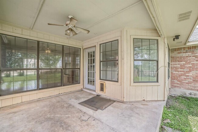 Building Photo - 601 Cedar Ridge Dr