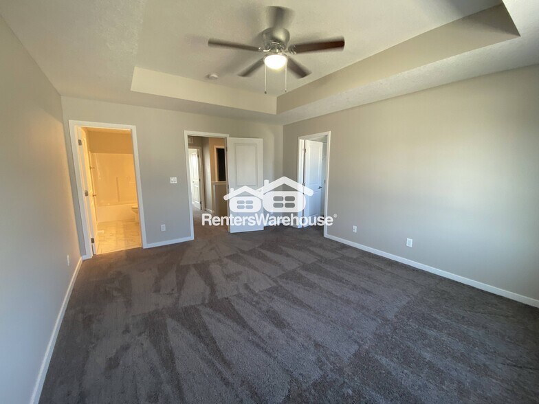 Building Photo - 7000 Lake Hill Dr
