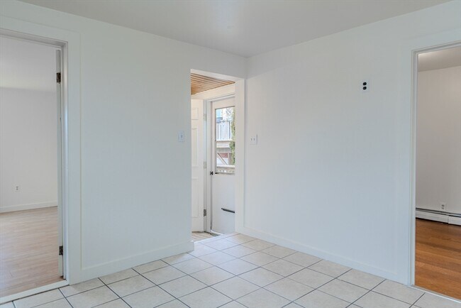 Building Photo - 34 Perkins St